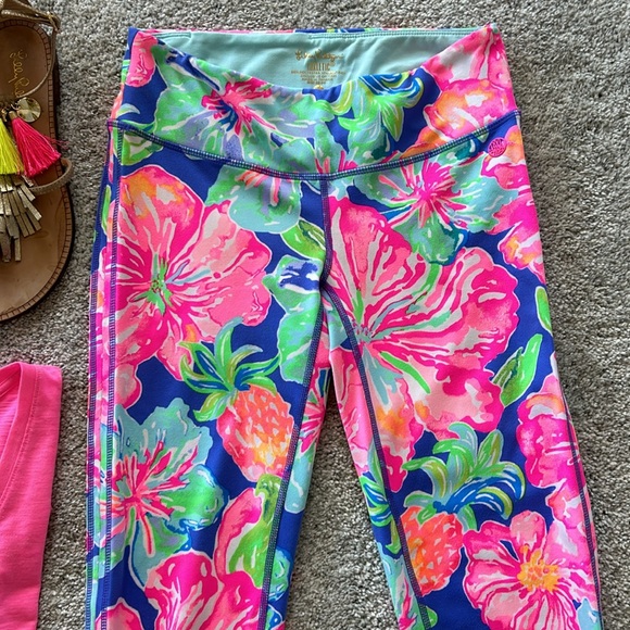 Lilly Pulitzer Luxletic Weekender Cropped Leggings - Picture 3 of 8